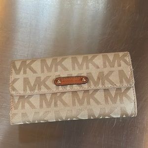 Michael Kors wallet MK medium